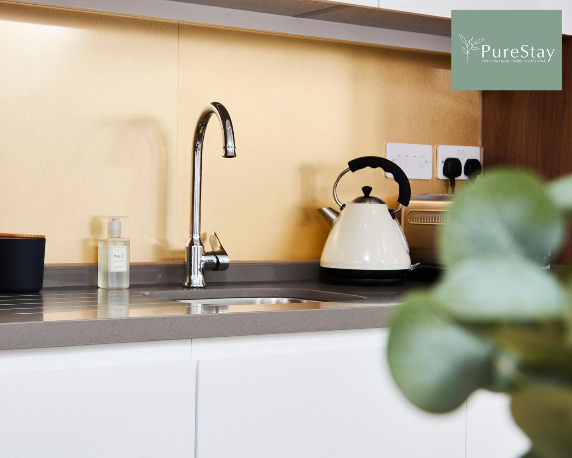 Stunning 5 Bed Manchester House With Parking By Purestay Short Lets & Serviced Accommodation Kültér fotó